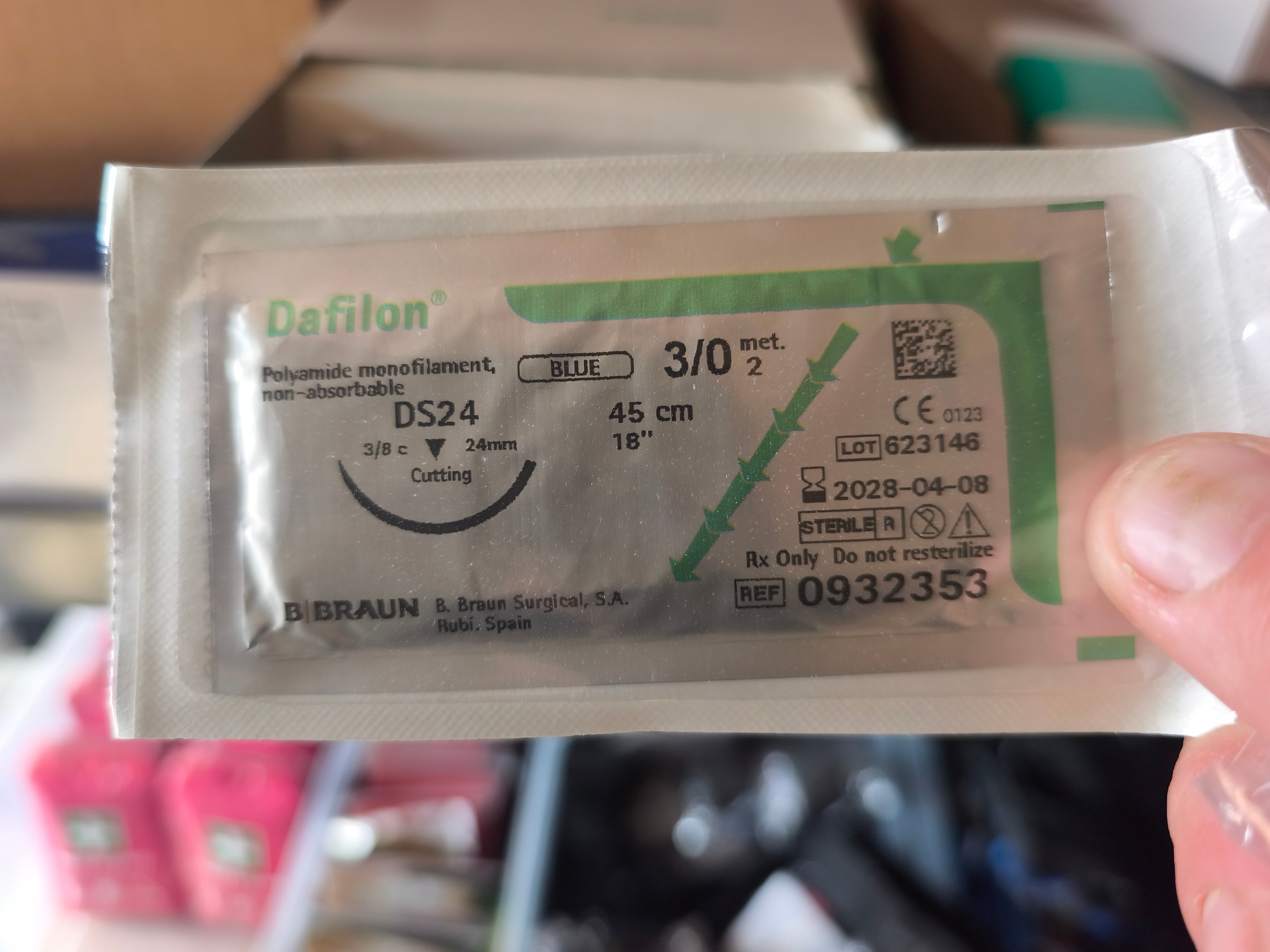 Dafilon sutur med nål, størrelse 3, fra forsvaret
