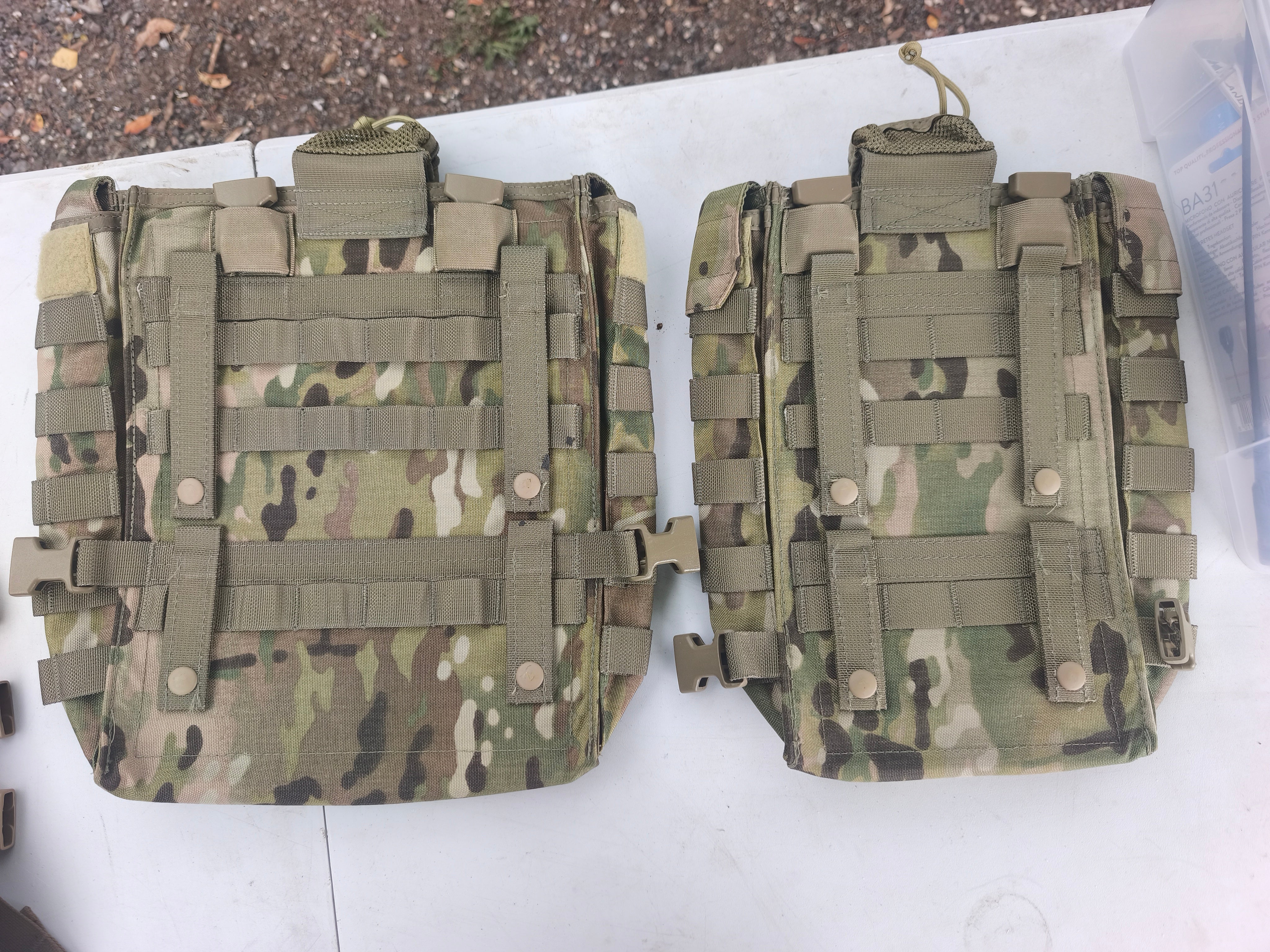 Radiolommer til rygsæk eller bagpå vest. Nye, Harris, fra forsvaret. Multica.