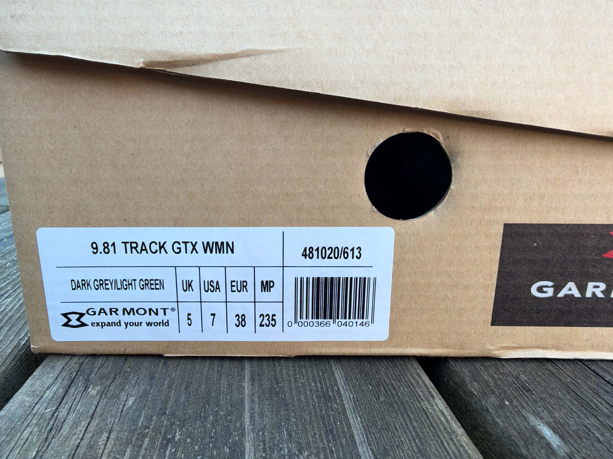 Garmont 9.81 track Goretex women, størrelse 38, nye. Farve: Dark grey/light green